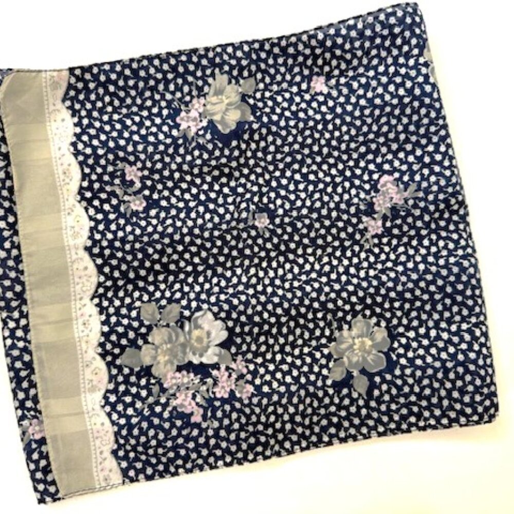 Beautiful Patterned Silk Scarf - Picture 4 of 6